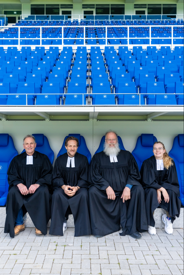 Pfarrer Reibold, Pfarrer Pascal Würfel, Pfarrer Albrecht Fitterer-Pfeiffer, Diakonin Rebecca Mann im Talar im BBBank Wildpark